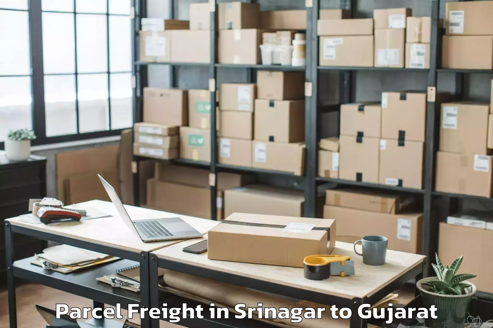 Book Your Srinagar to Khambhalia Parcel Freight Today